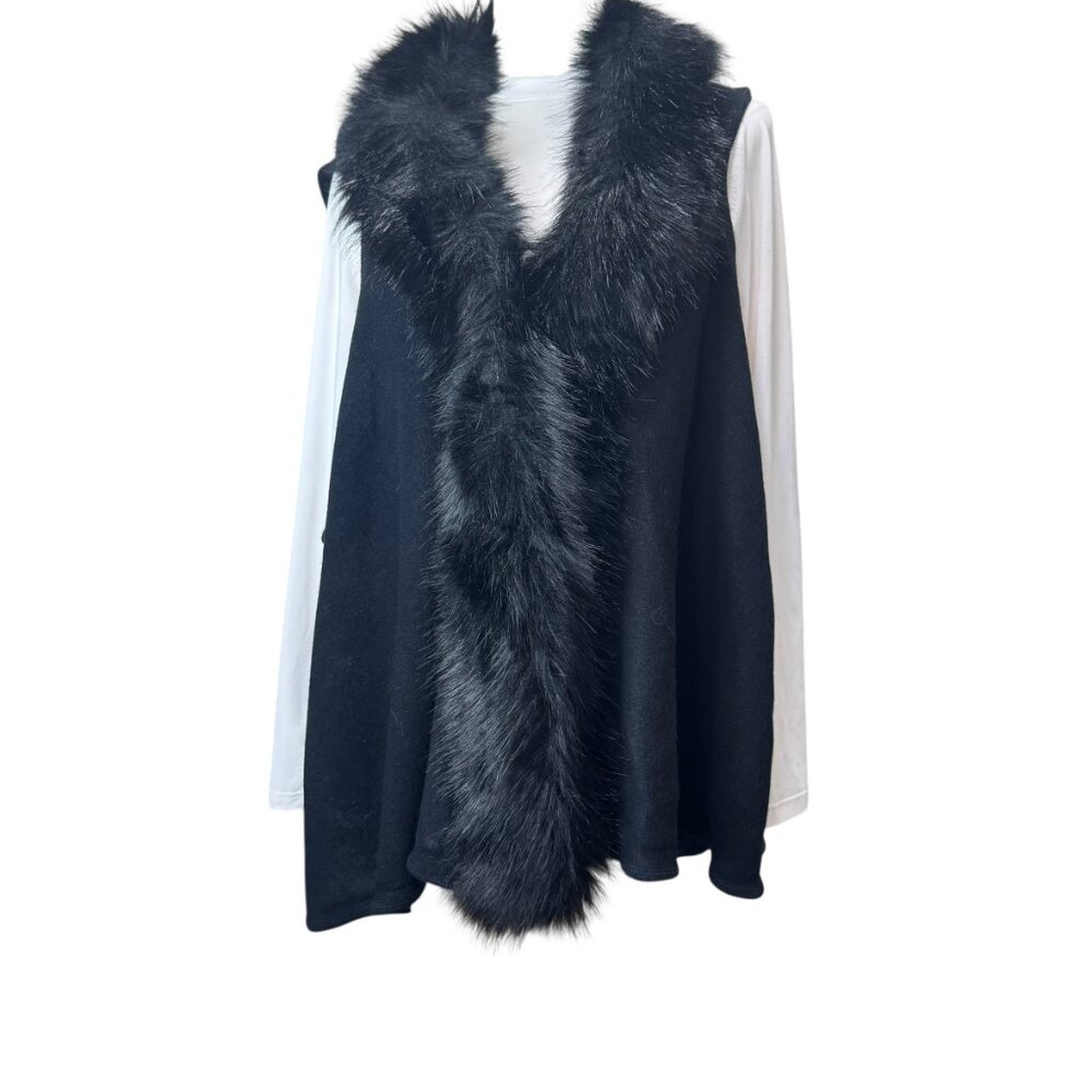 NWT Surell Black Wrap with Faux Fur Collar Winter Layer.  Size OS